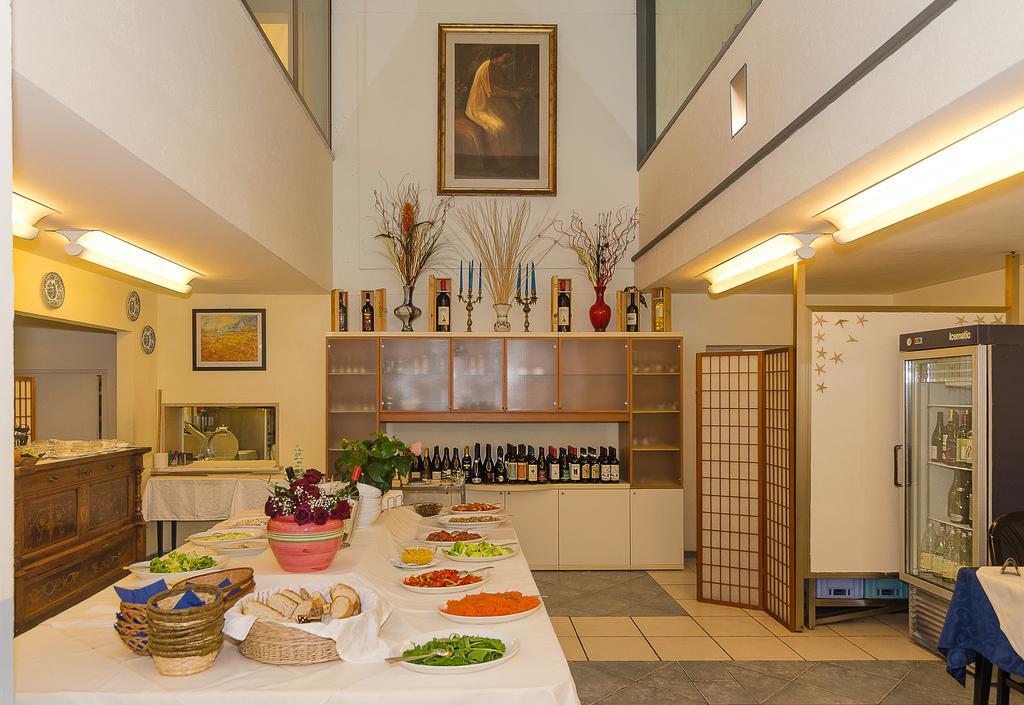 Hotel Le Ginestre リド・ディ・カマイオーレ エクステリア 写真
