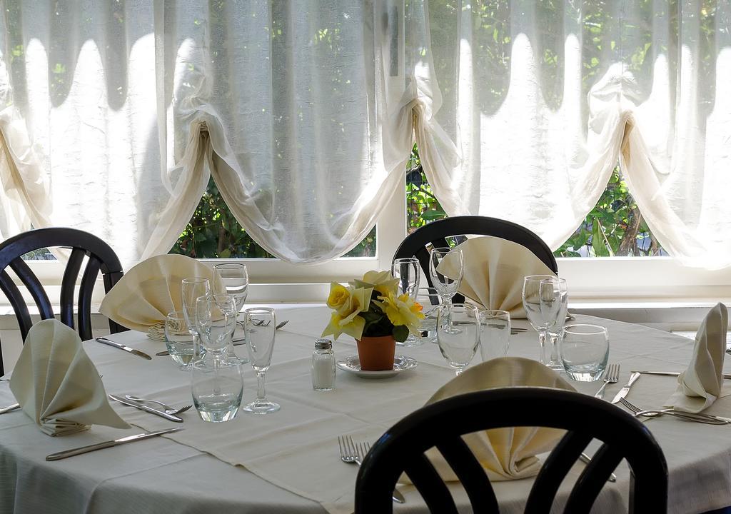 Hotel Le Ginestre リド・ディ・カマイオーレ エクステリア 写真