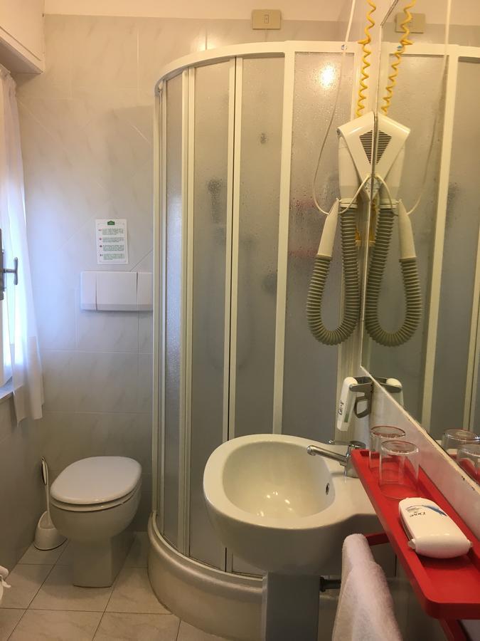 Hotel Le Ginestre リド・ディ・カマイオーレ エクステリア 写真