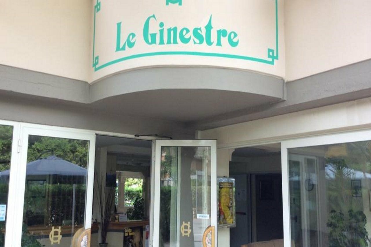 Hotel Le Ginestre リド・ディ・カマイオーレ エクステリア 写真