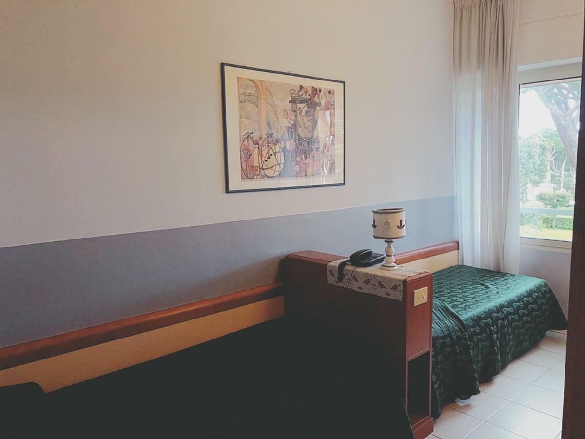 Hotel Le Ginestre リド・ディ・カマイオーレ エクステリア 写真
