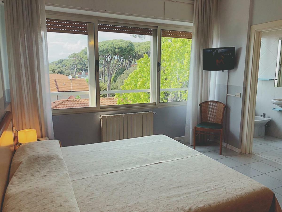Hotel Le Ginestre リド・ディ・カマイオーレ エクステリア 写真