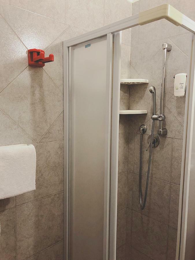 Hotel Le Ginestre リド・ディ・カマイオーレ エクステリア 写真