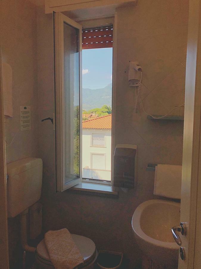 Hotel Le Ginestre リド・ディ・カマイオーレ エクステリア 写真